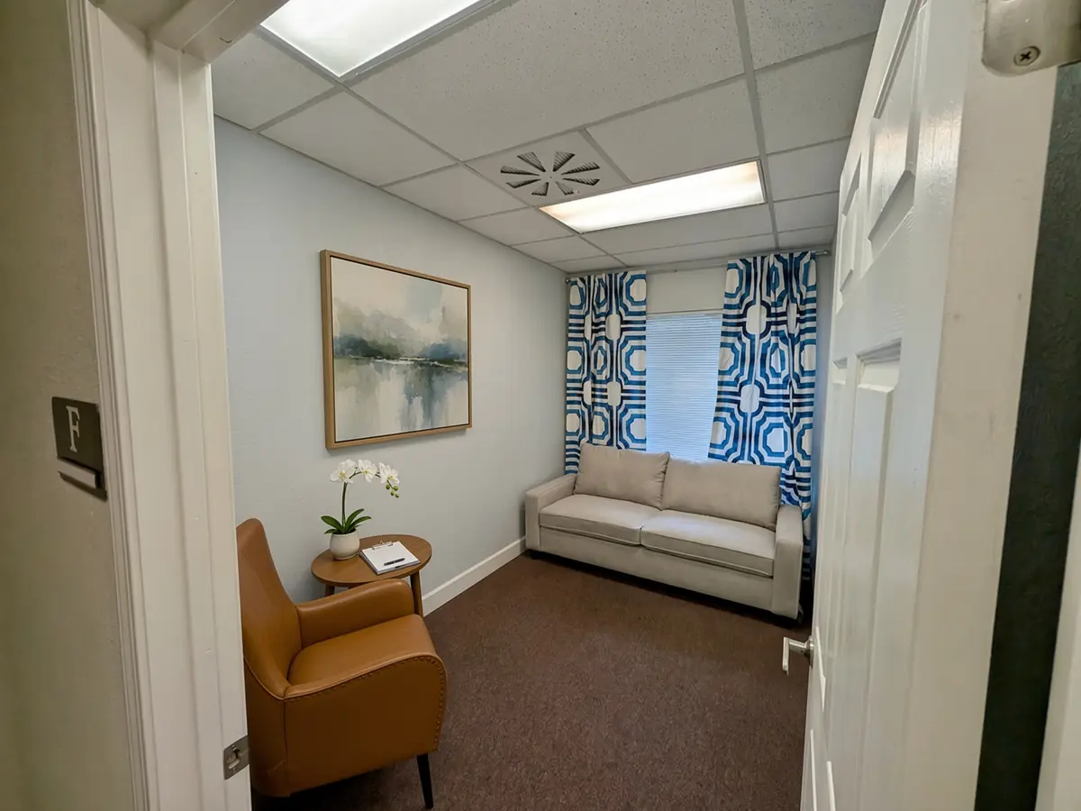 A calm therapy room at Advantage Mental Health in Fair Oaks